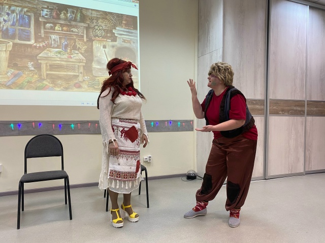 Бабки-Ёжки, Юлий-конь и фанерный хит: лесной продюсерский центр зажигает